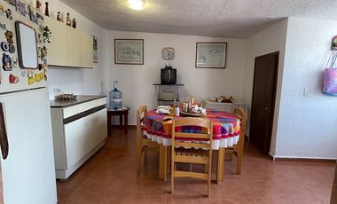 Casa en venta con 2 locales y departamento independiente en Pentecostés Texcoco