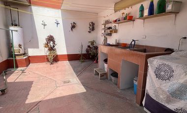 Casa en venta con 2 locales y departamento independiente en Pentecostés Texcoco