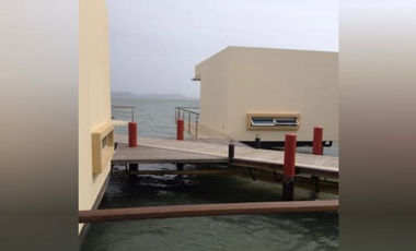 VENTA DE CABAÑA SOBRE EL MAR