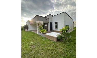 Casa campestre en condominio para la venta en la Via Armenia, Pereira