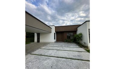 Casa campestre en condominio para la venta en la Via Armenia, Pereira
