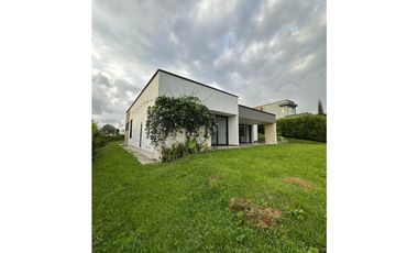 Casa campestre en condominio para la venta en la Via Armenia, Pereira