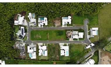 Se vende lote en Malabar Cerritos