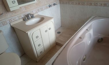 OFICINAS, CONSULTORIOS. ,UBICADISIMA! ZONA DORADA