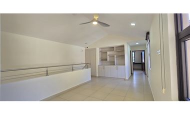 Casa con Paneles Solares en River Valley - Panamá Pacífico