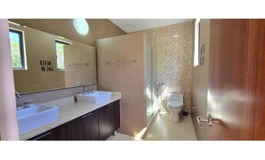 Casa con Paneles Solares en River Valley - Panamá Pacífico