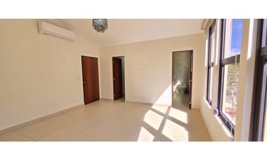 Casa con Paneles Solares en River Valley - Panamá Pacífico