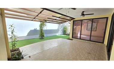 Casa con Paneles Solares en River Valley - Panamá Pacífico