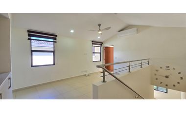 Casa con Paneles Solares en River Valley - Panamá Pacífico