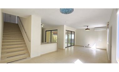 Casa con Paneles Solares en River Valley - Panamá Pacífico