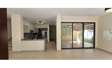 Casa con Paneles Solares en River Valley - Panamá Pacífico