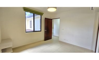 Casa con Paneles Solares en River Valley - Panamá Pacífico