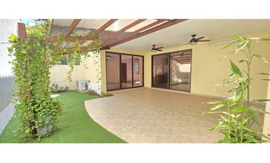 Casa con Paneles Solares en River Valley - Panamá Pacífico