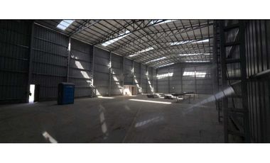 Extraordinario galpón de 1200m2 a metros de Ruta 88. A estrenar