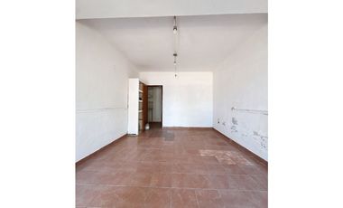 VENTA CASA 2 DORMITORIOS + LOCAL COMERCIAL ZONA AV DE LAS AMERICAS