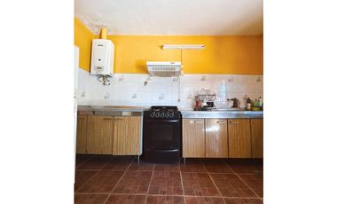 VENTA CASA 2 DORMITORIOS + LOCAL COMERCIAL ZONA AV DE LAS AMERICAS