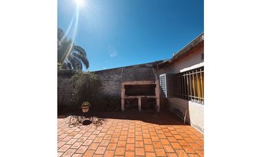 VENTA CASA 2 DORMITORIOS + LOCAL COMERCIAL ZONA AV DE LAS AMERICAS