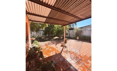 VENTA CASA 2 DORMITORIOS + LOCAL COMERCIAL ZONA AV DE LAS AMERICAS