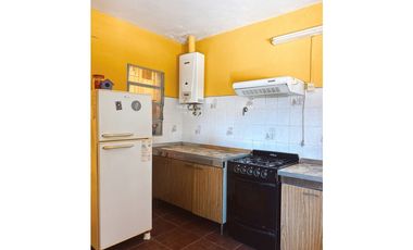 VENTA CASA 2 DORMITORIOS + LOCAL COMERCIAL ZONA AV DE LAS AMERICAS