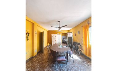 VENTA CASA 2 DORMITORIOS + LOCAL COMERCIAL ZONA AV DE LAS AMERICAS