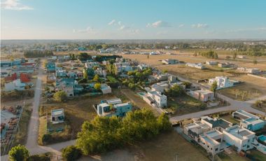 LOTE EN VENTA CON TODOS LOS SERVICIOS -TANDIL