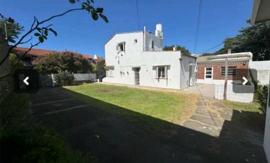 Propiedad sobre lote de 750 m2 sobre calle San Juan APTO DESARROLLO.