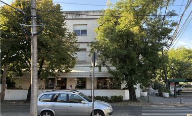 LOCALES CON VIVIENDA IMPORTANTE ESQUINA LOMAS DE SAN ISIDRO