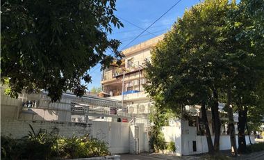 LOCALES CON VIVIENDA IMPORTANTE ESQUINA LOMAS DE SAN ISIDRO