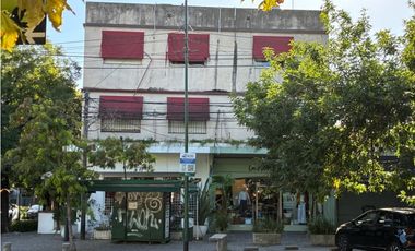 LOCALES CON VIVIENDA IMPORTANTE ESQUINA LOMAS DE SAN ISIDRO