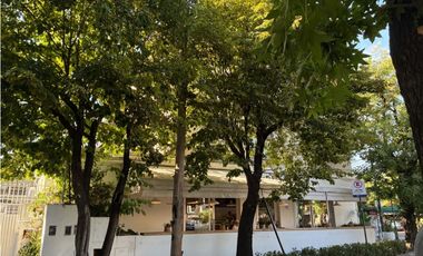 LOCALES CON VIVIENDA IMPORTANTE ESQUINA LOMAS DE SAN ISIDRO