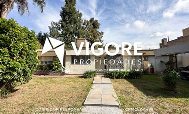 Casa de 150 m² en venta  7 ambientes c/ cochera en Monte Grande