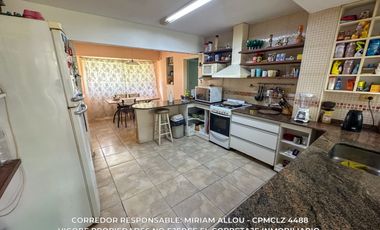 Casa de 150 m² en venta  7 ambientes c/ cochera en Monte Grande