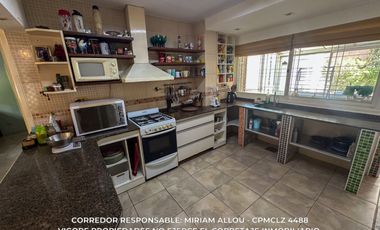 Casa de 150 m² en venta  7 ambientes c/ cochera en Monte Grande