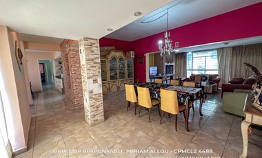 Casa de 150 m² en venta  7 ambientes c/ cochera en Monte Grande