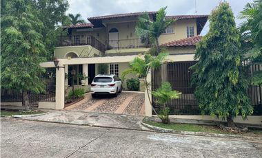 SE VENDE CASA EN LA ALAMEDA