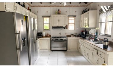 SE VENDE CASA EN LA ALAMEDA