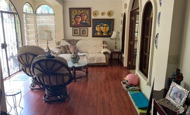 SE VENDE CASA EN LA ALAMEDA