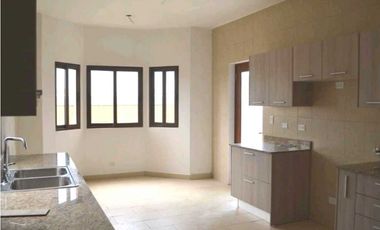 VENTA DE CASA DE 2 PISOS EN COSTA SUR EL DORAL