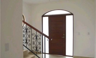 VENTA DE CASA DE 2 PISOS EN COSTA SUR EL DORAL