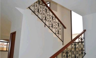 VENTA DE CASA DE 2 PISOS EN COSTA SUR EL DORAL