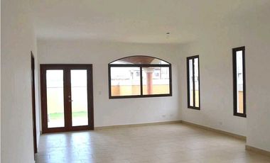 VENTA DE CASA DE 2 PISOS EN COSTA SUR EL DORAL