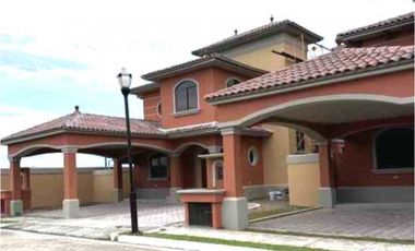 VENTA DE CASA DE 2 PISOS EN COSTA SUR EL DORAL