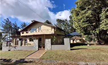 Venta casa en Altos de Cerro Azul