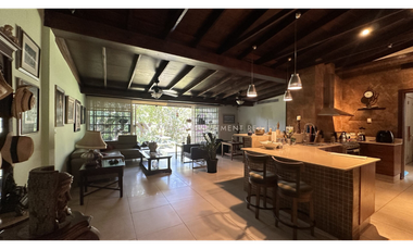 Venta de Amplia Casa en Llanos de Curundu