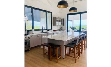 Hermosa Finca Ecuestre de 3.6 Hectáreas en San Carlos