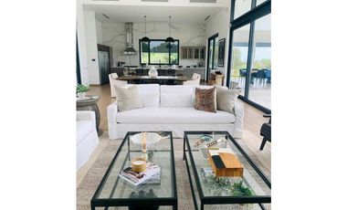 Hermosa Finca Ecuestre de 3.6 Hectáreas en San Carlos