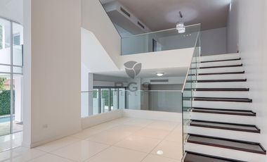 PH Minimal Houses, Altos del Golf – Amplia casa en Alquiler