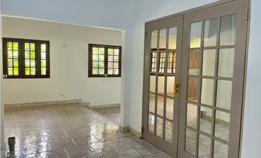 VENDO CASA EN URB. LAS CUMBRES, NATURALEZA PRIVILEGIADA