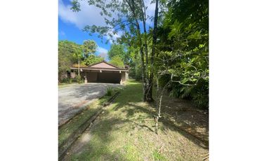 VENDO CASA EN URB. LAS CUMBRES, NATURALEZA PRIVILEGIADA