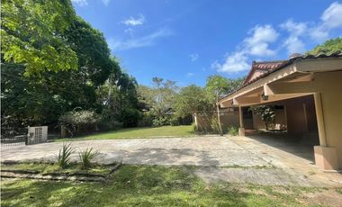 VENDO CASA EN URB. LAS CUMBRES, NATURALEZA PRIVILEGIADA